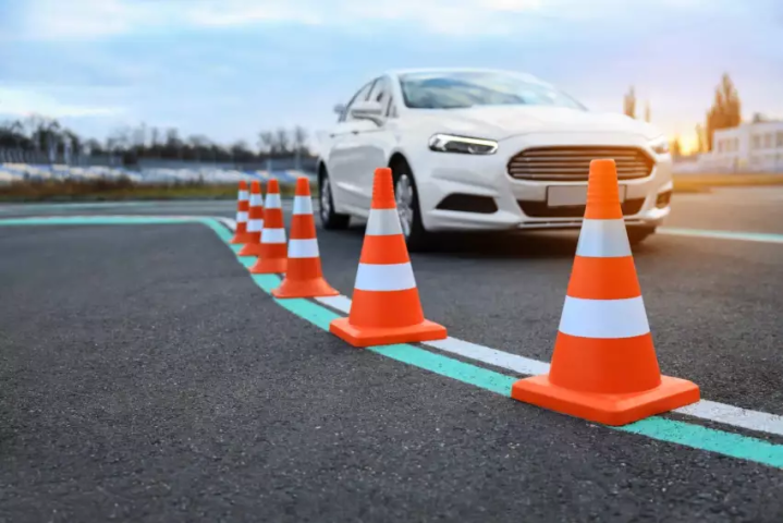 Passez votre permis B sur boîte manuelle ou automatique.